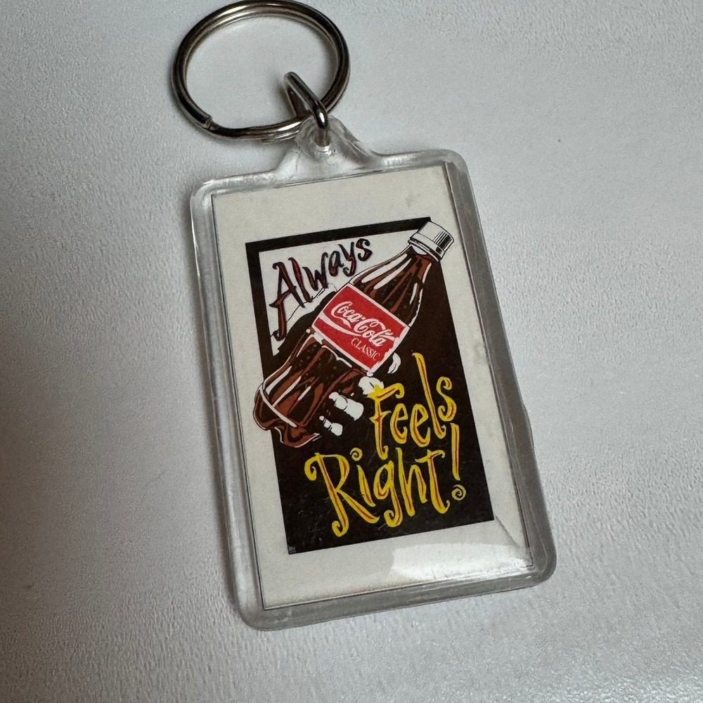 Coca Cola‎ Keychain Always Feels Right Classic Bottle Vintage Style Collectible